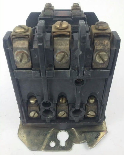 ALLEN BRADLEY 500FL-AOD93 SER.B STARTER, 18A,600V,120V COIL, 5HP, CONTACTS GREAT