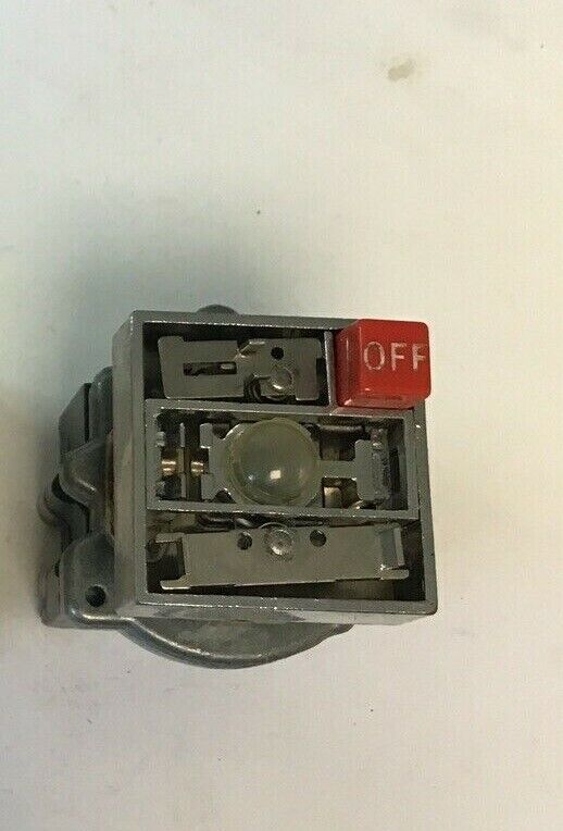 CUTLER-HAMMER E30FA COMPACT PUSHBUTTON W/INDICATOR LIGHT 120V 60/50HZ