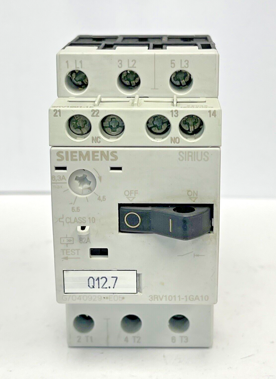 SIEMENS - 3RV1011-1GA10 & 3RV1901-1E-CIRCUIT BREAKER W/ SWITCH TRANSVERSE