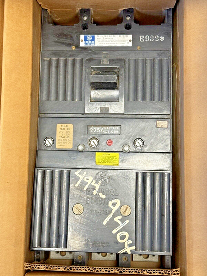 GE - TB43225-AF14 - TRI-BREAK CIRCUIT BREAKER W/ FUSES - 225 A, 3 POLE, 600 VAC