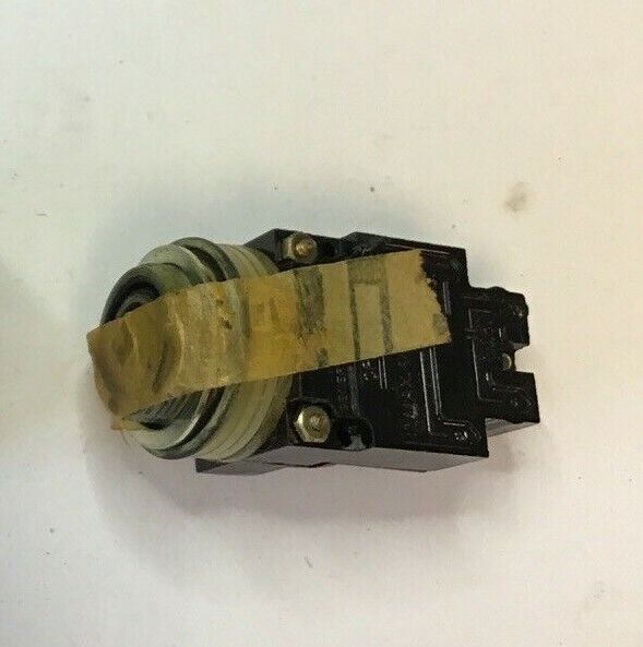 GENERAL ELECTRIC CR104B101 SELECTOR SWITCH  2POS 150V W/O KNOB&RING