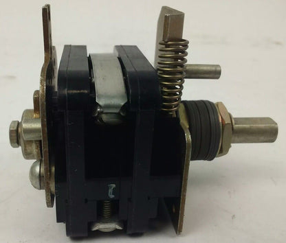 ALLEN BRADLEY BULLENTIN 806 G789147-1 SER. A, ROTARY PILOT SWITCH, 2 CIRCUITS