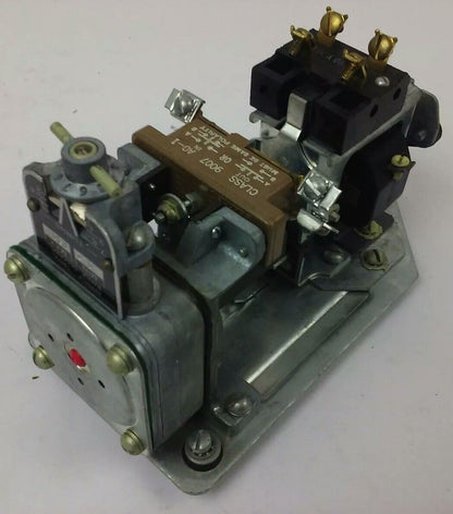 SQ. D CLASS 9050 TYPE RO-12E SER.A, AC PNEUMATIC TIMING RELAY, 120V,60HZ,15A,NEW