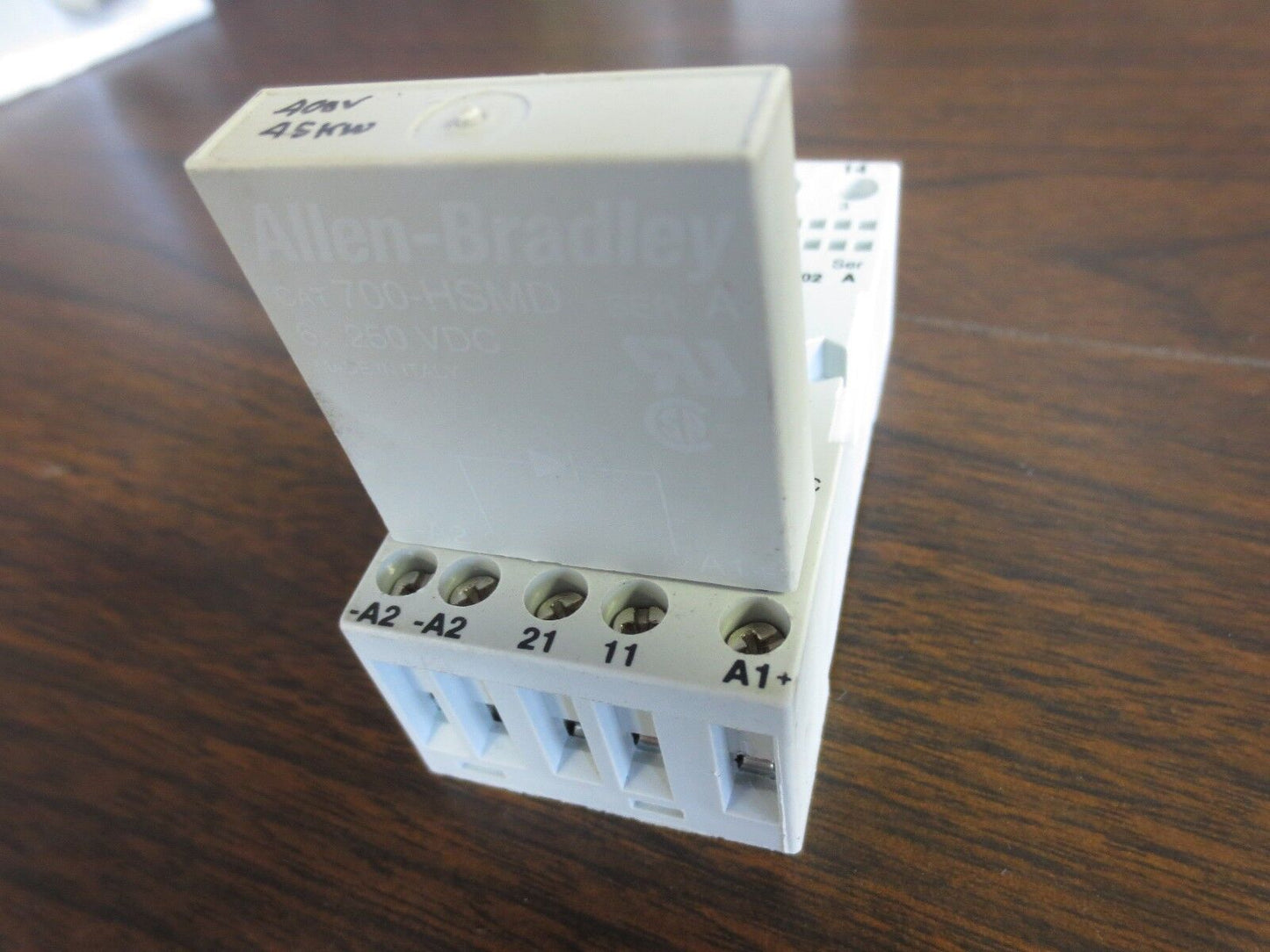 ALLEN-BRADLEY 700-HA32Z24 RELAY + 700-HN202 SOCKET / BASE