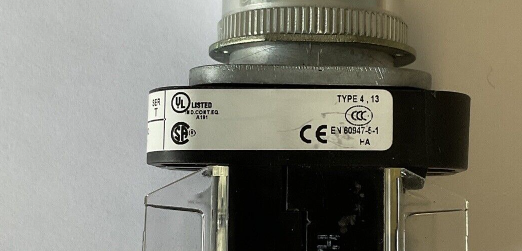 ALLEN BRADLEY 800T-QA24GD1 PUSHBUTTON GREEN SER.T 24VAC/DC