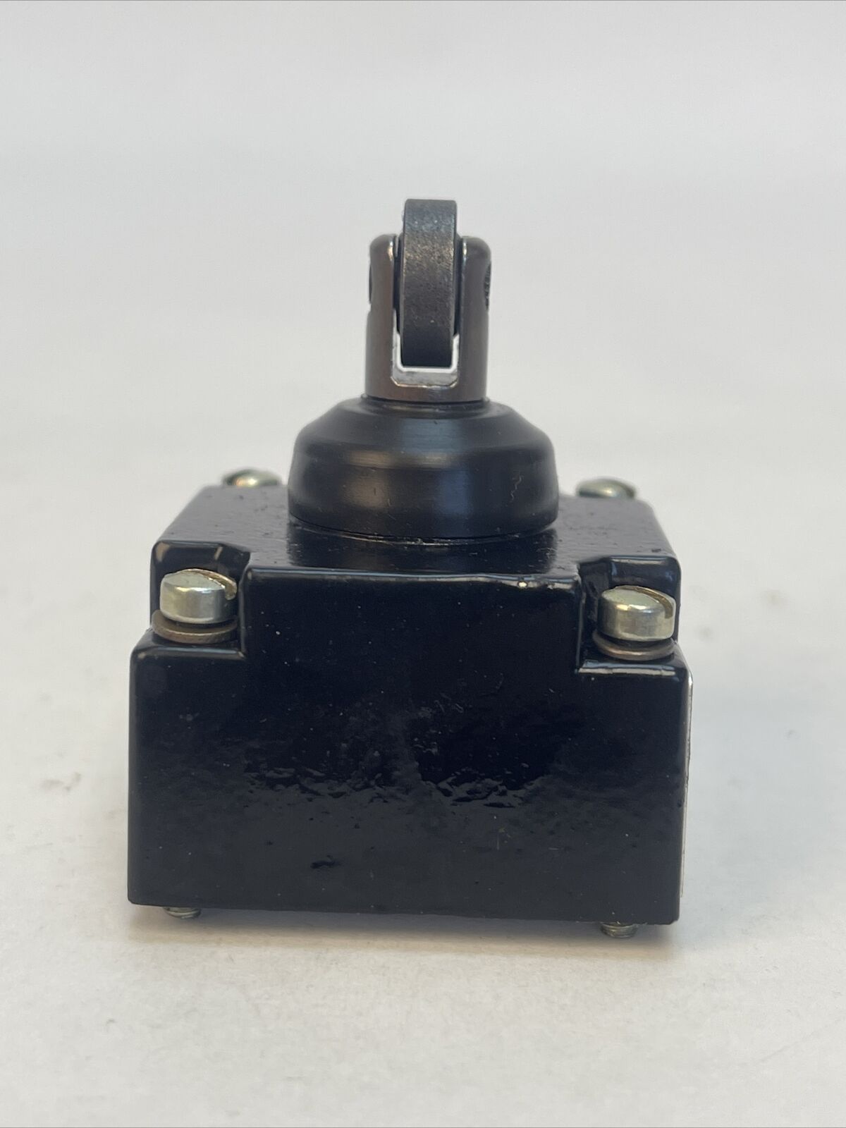 GE CR215GH87 TOP ROLLER PLUNGER HEAD ONLY WITH VITON SEALS FOR PLUG IN LIMIT SWI