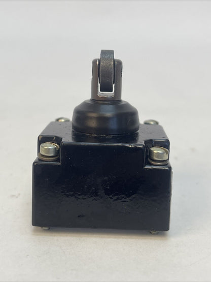 GE CR215GH87 TOP ROLLER PLUNGER HEAD ONLY WITH VITON SEALS FOR PLUG IN LIMIT SWI