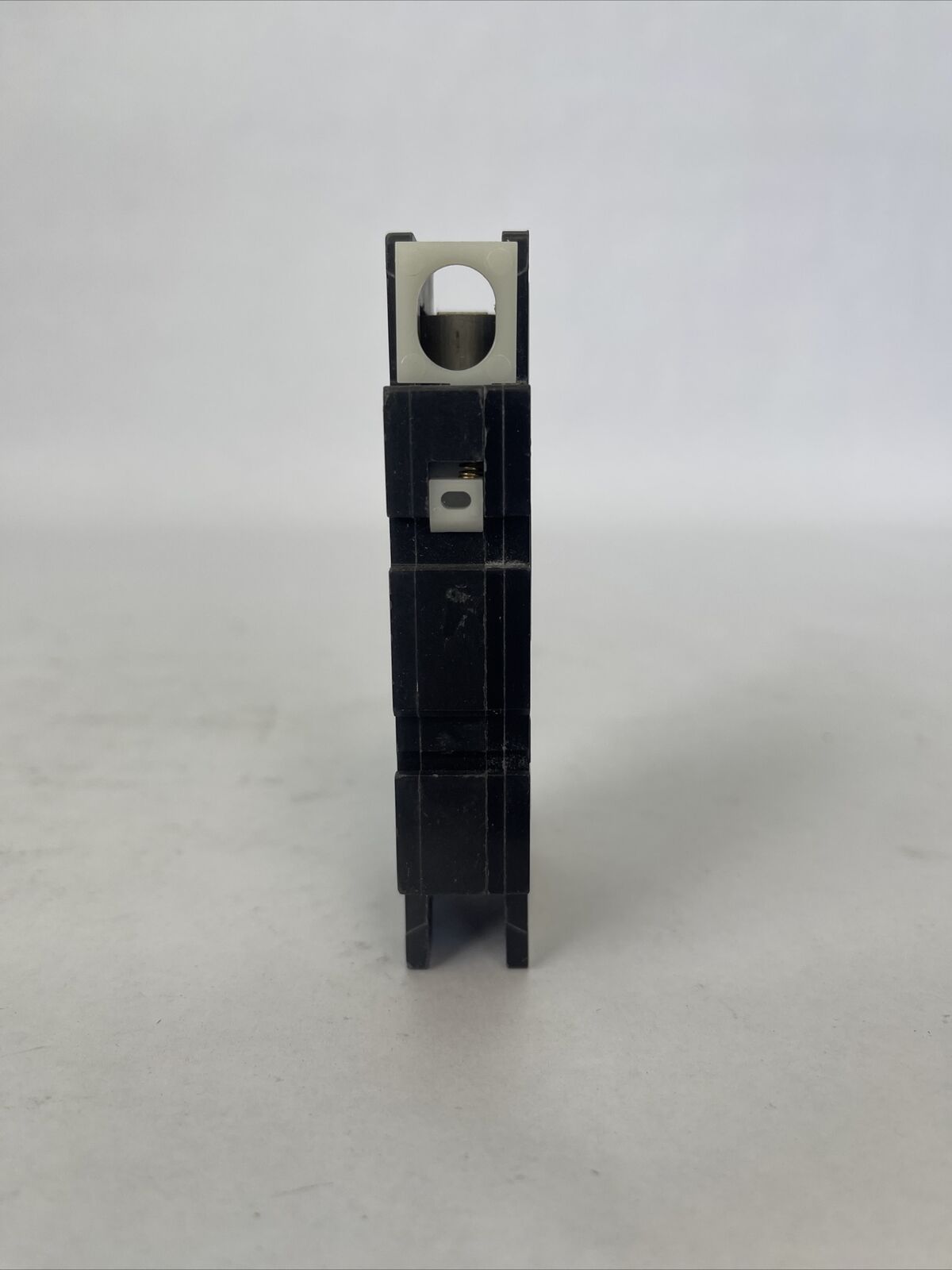 SQUARE D QOU120 CIRCUIT BREAKER 1POLE 20AMP 120/240VAC HACR TYPE YELLOW D