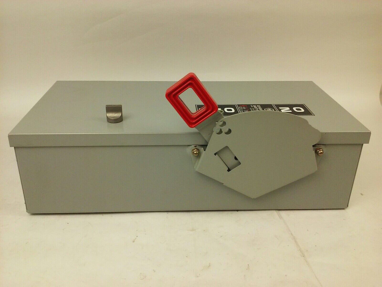 GE THN3361M, SAFETY SWITCH, 30A, 600VAC/250DC, TYPE 1/5/12 ENCLOSURE, MAX H.P.30