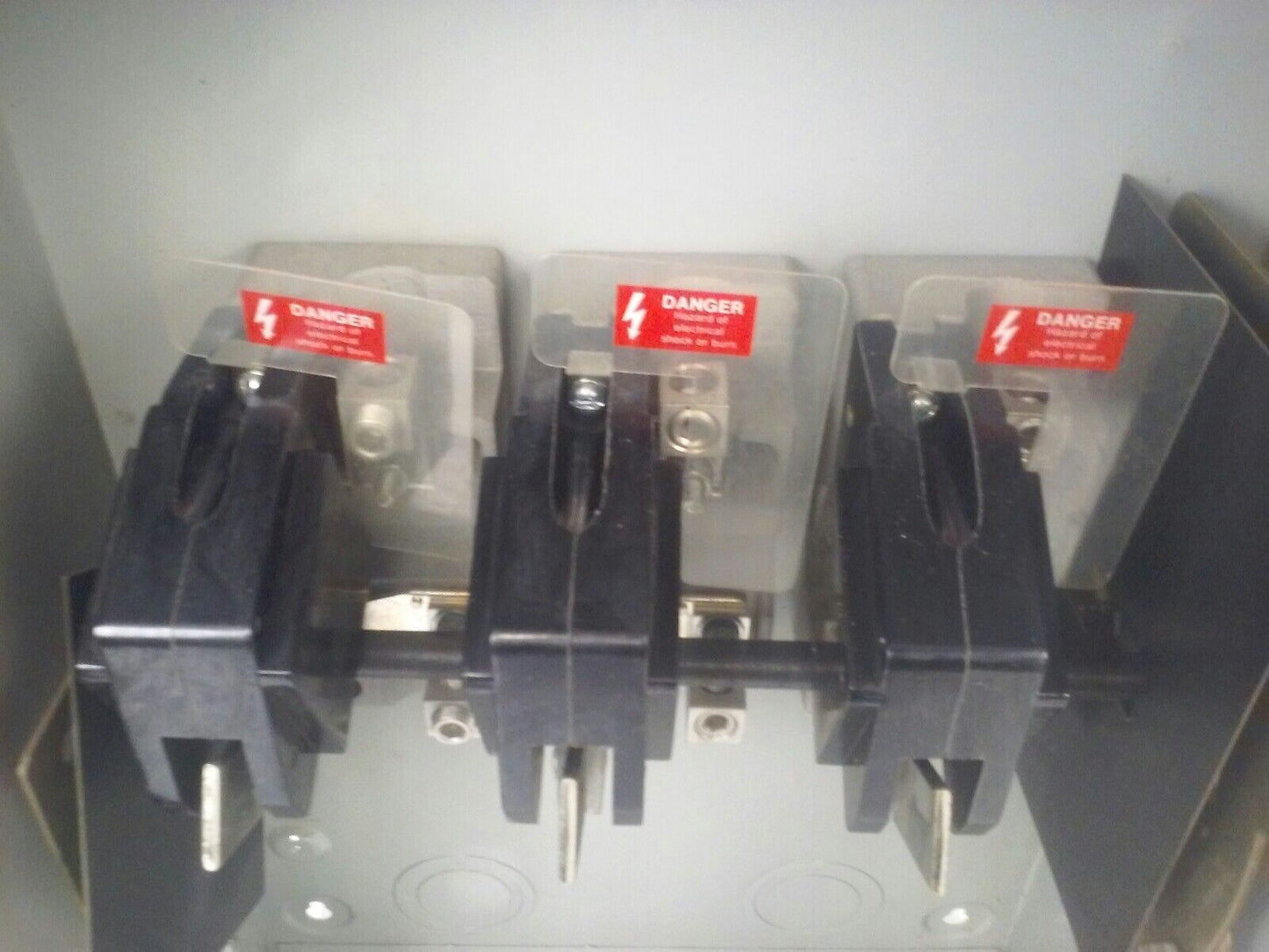 CHALLENGER H5236 NON-FUSIBLE SAFETY SWITCH, 3PH, 200A, 600V, 150HP, TYPE 1