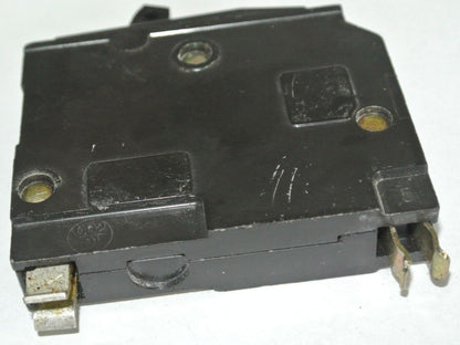 SQUARE D CIRCUIT BREAKER 15A, SINGLE-POLE