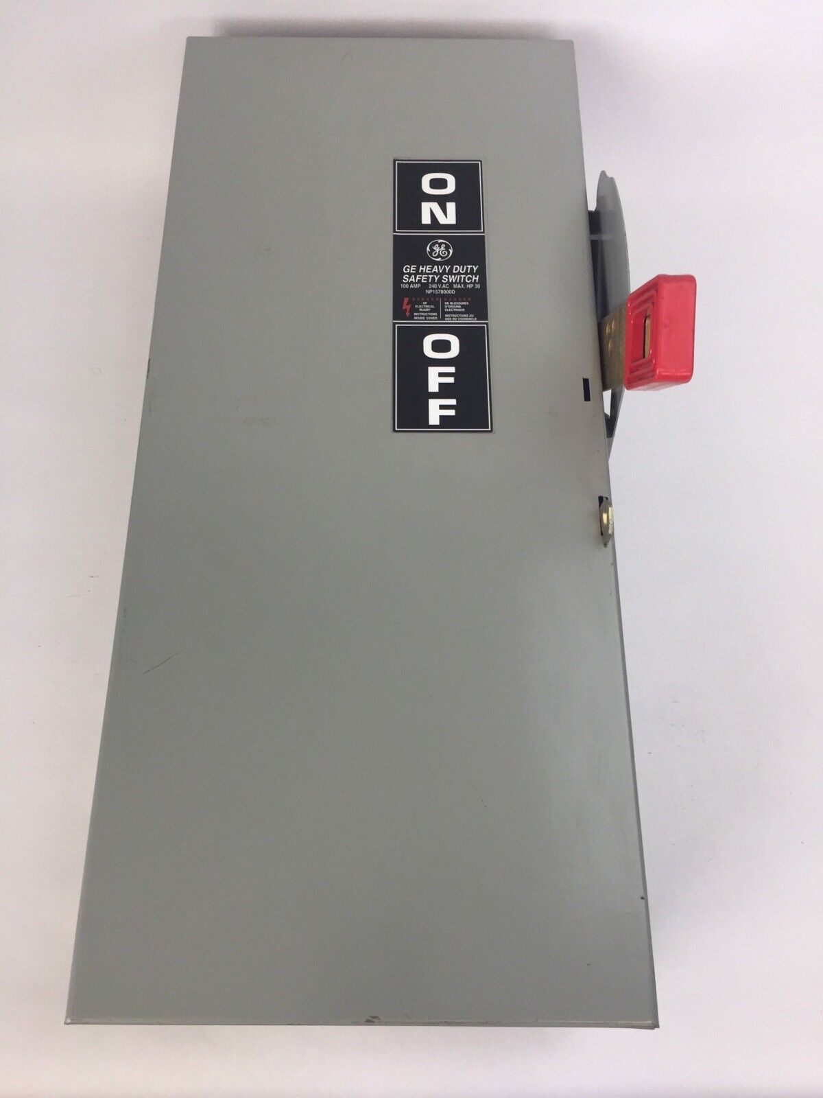 GE TH4323 HEAVY DUTY FUSIBLE SAFETY SWITCH MODEL 10 100A 240VAC 250VDC 30HP TYPE