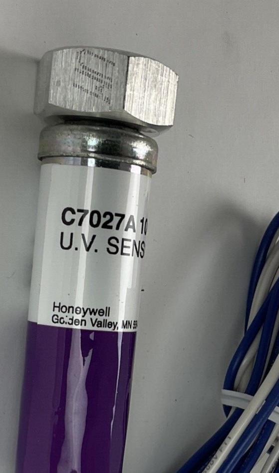 HONEYWELL C7027A 1049 MINI-PEEPER U.V. SENSOR 1/2"FEMALE