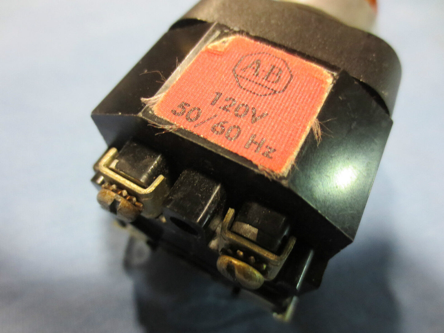 ALLEN-BRADLEY 800T-998422 Ser. B ILLUMINATED PUSH BUTTON AMBER