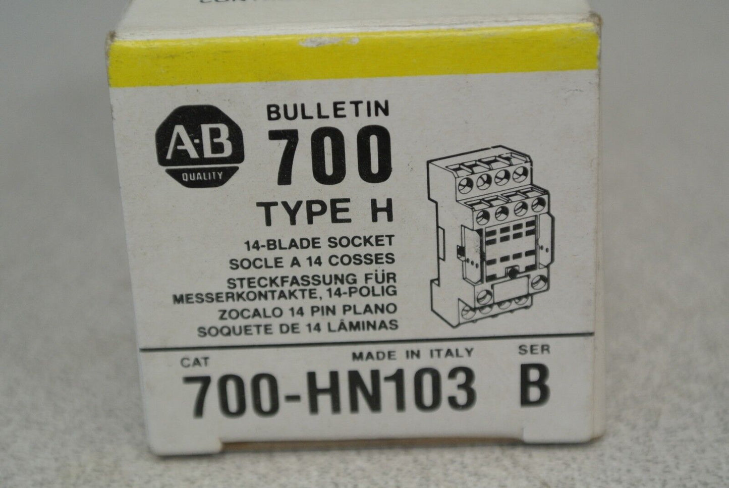 ALLEN-BRADLEY 700-HN103 Ser. B / 14-BLADE SOCKET / BASE / NEW SURPLUS