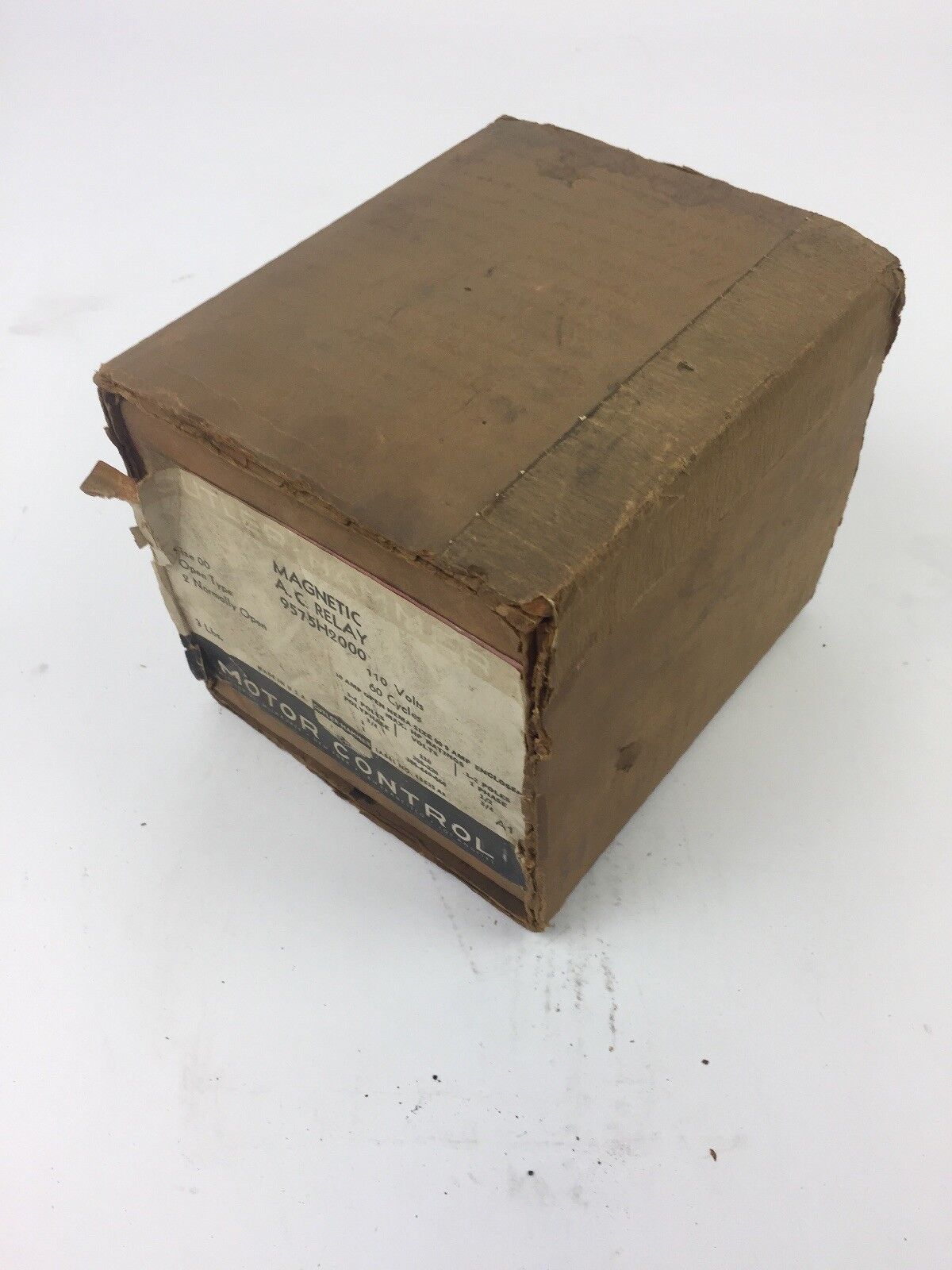 CUTLER HAMMER 9575H2000 MAGNETIC A.C. RELAY 110 VOLTS 60 CYCLES OPEN TYPE