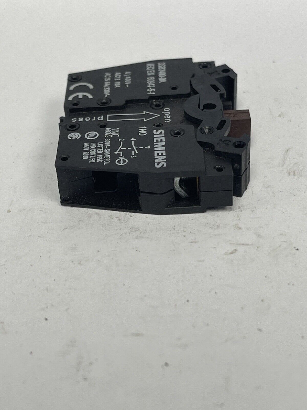 SIEMENS - 3SB3400-0A - CONTACT BLOCK - 10 AMP, 400VAC