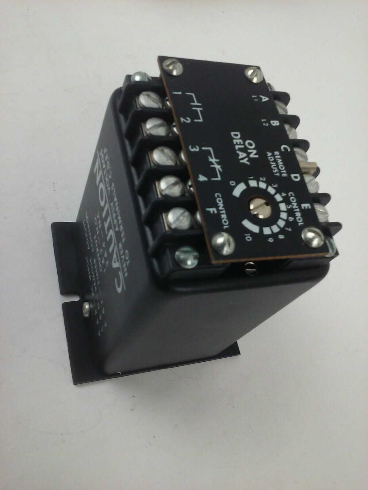 ISSC 1013-1-D-1-B TIME CONTROL RELAY TYPE 1, RANGE .06-1, INPUT 115V 50/60HZ