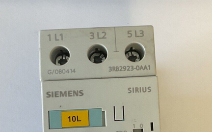 SIEMENS 3RB2026-1SB0 RELAY 600VAC W/3RB2923-0AA1 TERMINAL SUPPORT BRACKET