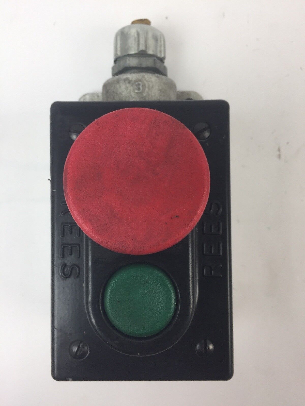REES 03605-032 PUSH BUTTON 1 INCH GREEN BUTTON 1 3/4 INCH RED BUTTON
