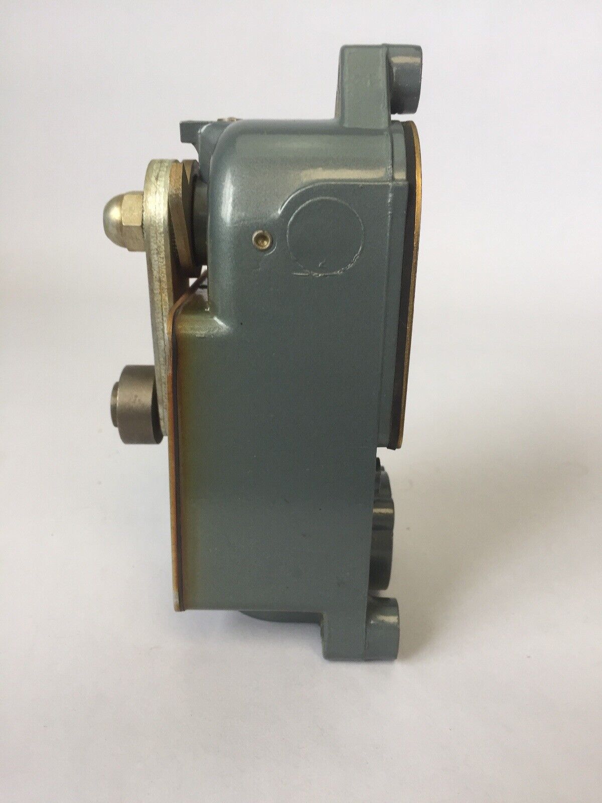 ALLEN BRADLEY 801-ASC27 LIMIT SWITCH ROLLER LEVER NO-NC CONTACTS 600V AC/DC