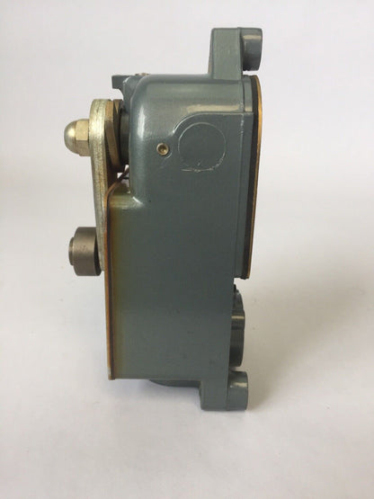 ALLEN BRADLEY 801-ASC27 LIMIT SWITCH ROLLER LEVER NO-NC CONTACTS 600V AC/DC