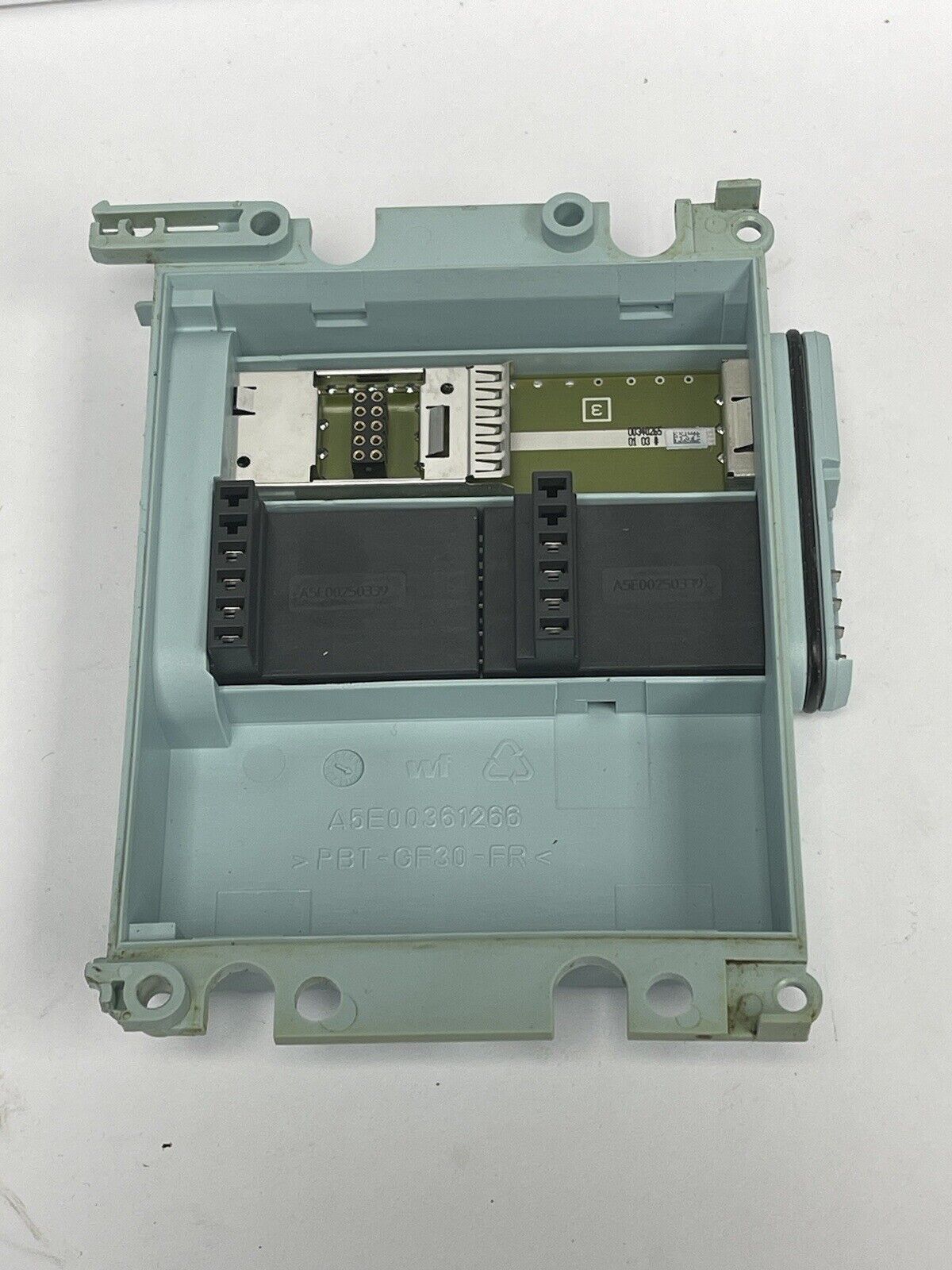 SIEMENS - A5E00361266 - E200 SLOT RACK MOUNT - PBT-GF30-FR - A5E00250339