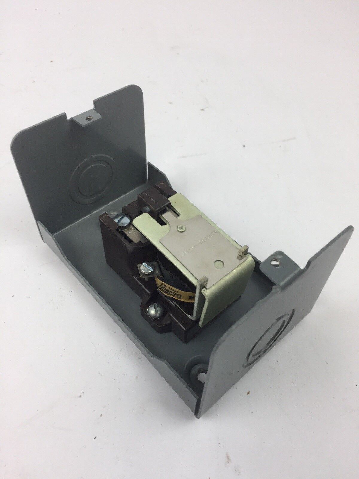 CUTLER HAMMER 9575H2450 TYPE AA RELAY COIL 110/120 V 50/60 CY 16 AMP 600 V MAX