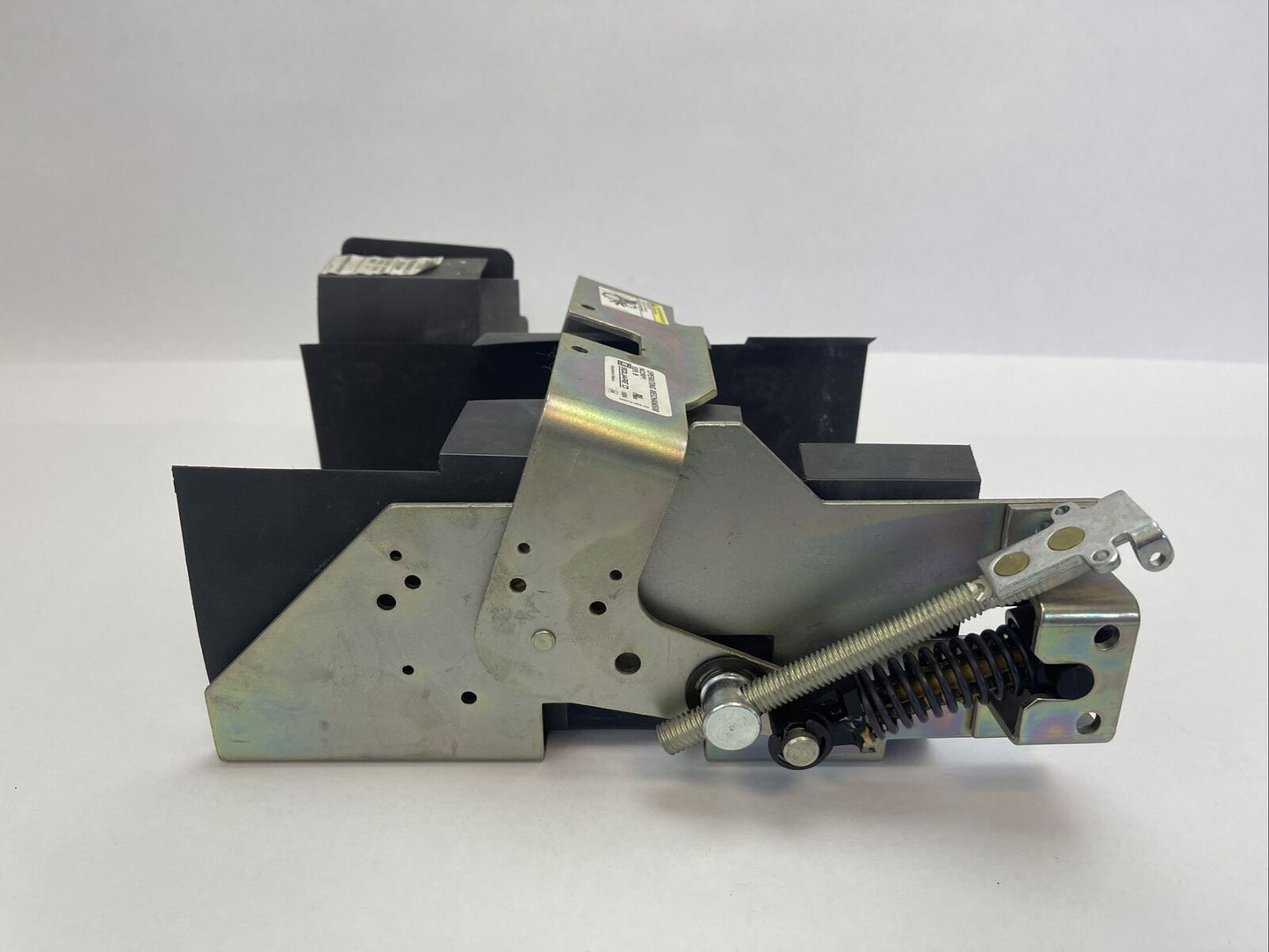 SQUARE D 9422RP1 OPERATING MECHANISM SER B MISSING LOWER METAL BRACKET 9999 R26
