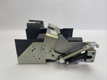 SQUARE D 9422RP1 OPERATING MECHANISM SER B MISSING LOWER METAL BRACKET 9999 R26