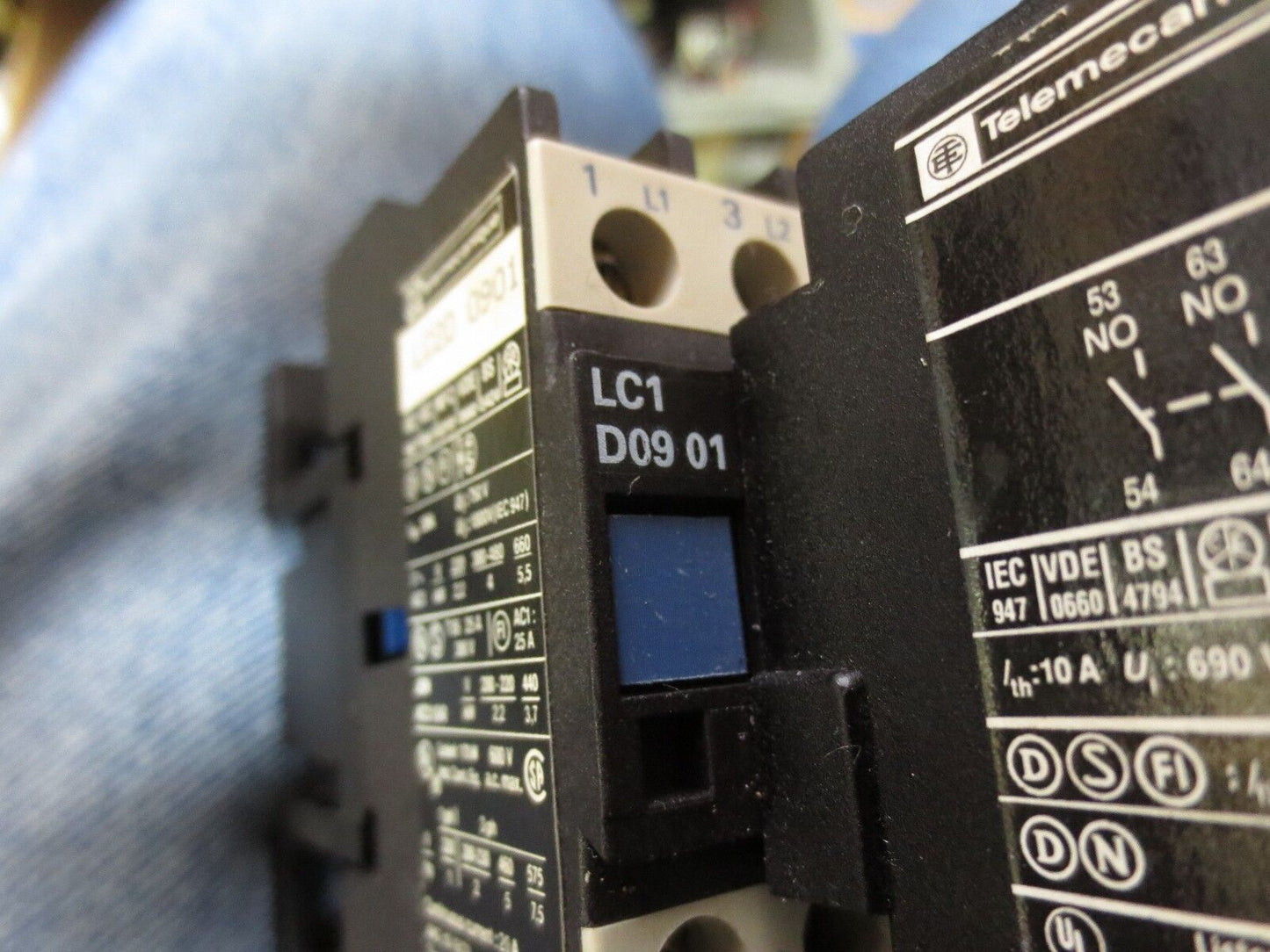 TELEMECANIQUE LC1 D09 1 CONTACTOR (2) + LA1 DN 20 (2) + LR2 D13 TIMER