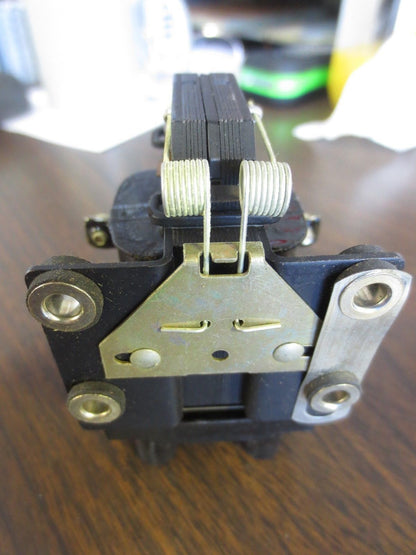 ALLEN-BRADLEY 700-C110A06 AC RELAY - 6V 60Hz, 2-POLES 1N.O./1N.C. - NEW SURPLUS