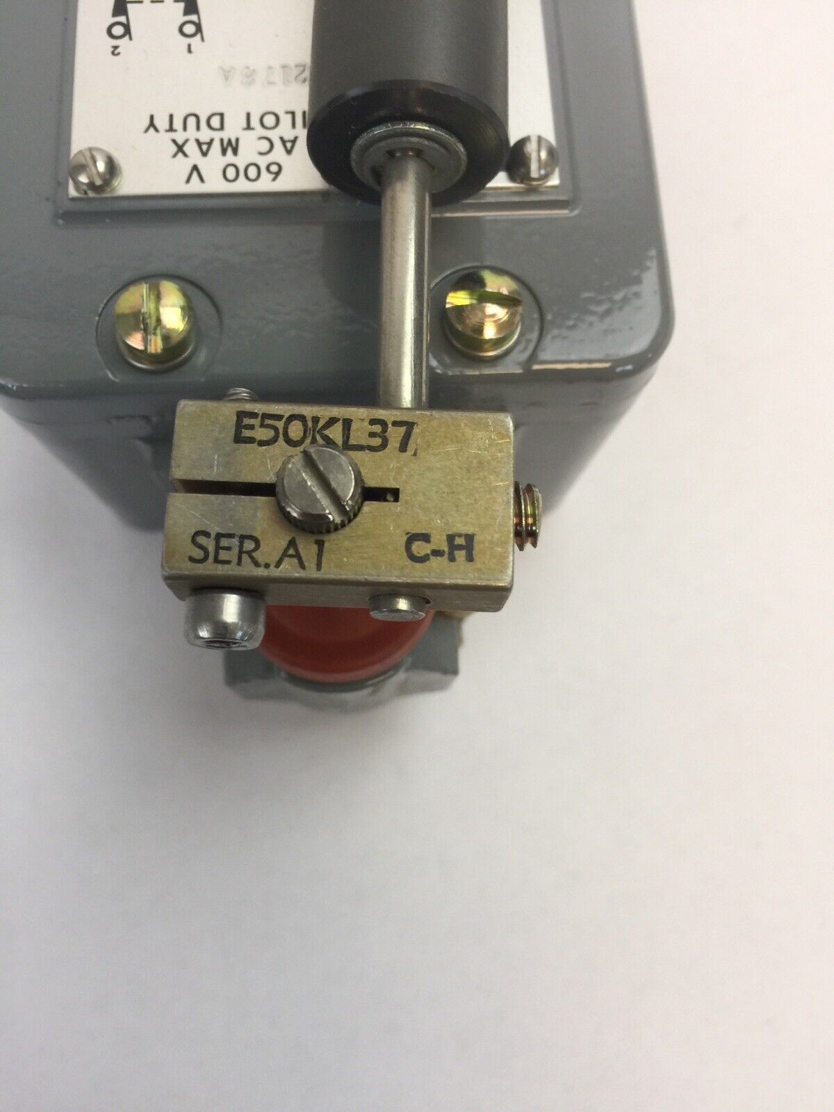 CUTLER HAMMER 10316H2178A LIMIT SWITCH 600VAC PILOT DUTY 1683 E50KL37 SER A1