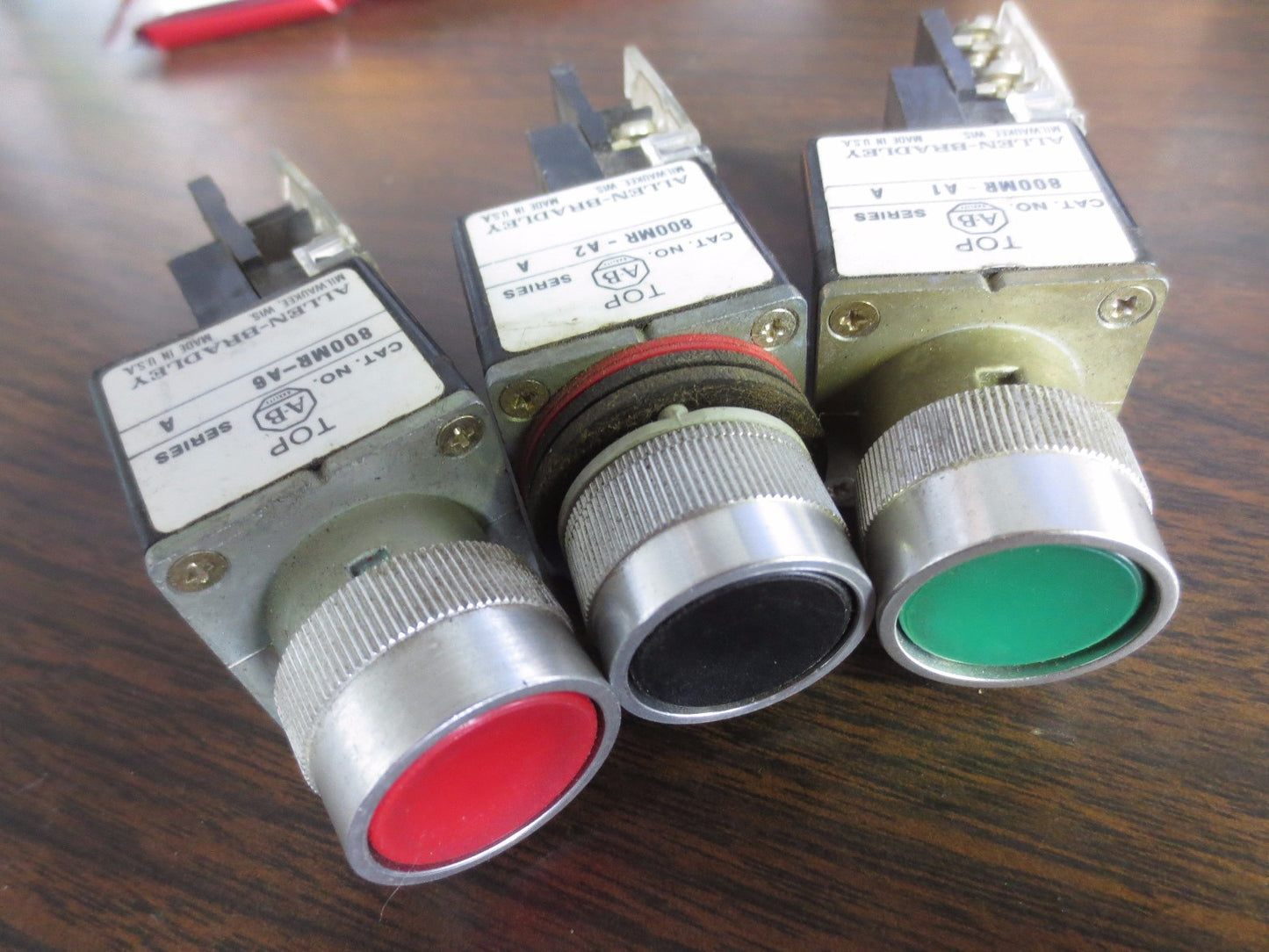 ALLEN-BRADLEY 800MR-A1, 800MR-A2, 800MR-A6 PUSHBUTTONS & 2-POS. SELECTOR SWITCH