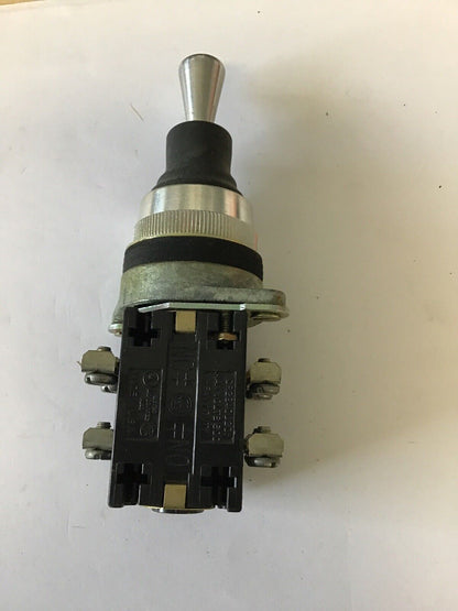 GENERAL ELECTRIC CR290UR203D OILTIGHT JOYSTICK 5POS. MOM. 2NO-2NC 600V