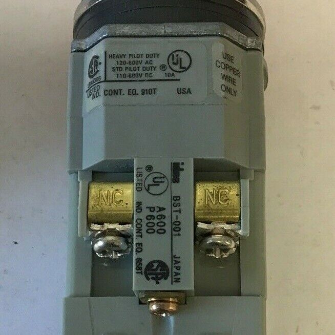 IDEC PUSH BUTTON AOLD312611DN-R 110-600VDC 120-600VAC TWTD-0126D 120V LSPD-6