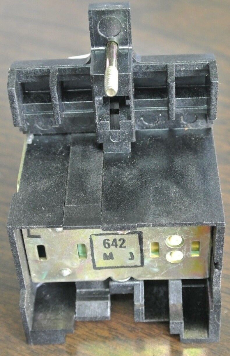 SQUARE D CLASS 8501, TYPE LT TIMING RELAY - NEW SURPLUS, but KNOB is CRACKED