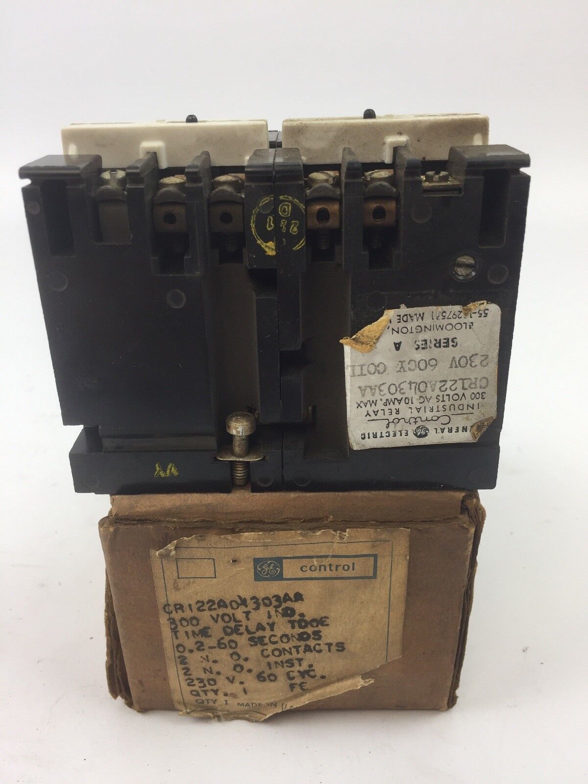 GE CR122A04303AA RELAY 300 VAC 10 AMP MAX 230V 60CY COIL