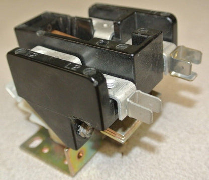 GENERAL ELECTRIC 3ARR28U2 CONTACTOR 6X572 / 240V COIL / 277-600V / NEW SURPLUS