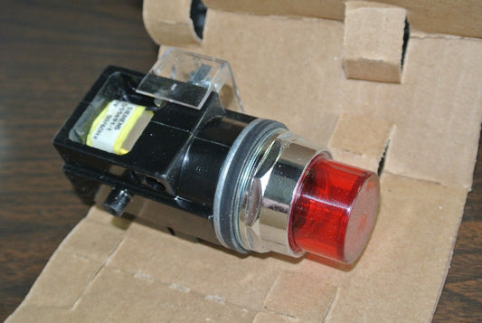 SIEMENS 52PA4G2 OILTIGHT TRANSFORMER-TYPE PILOT LIGHT 120VAC - RED - NEW SURPLUS