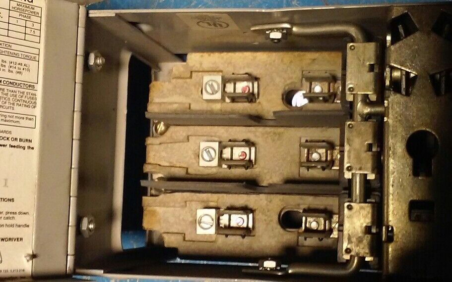 SIEMENS /ITE V7B3211 SER.A FUSIBLE TWIN VACU BREAK PANELBOARD SWITCH 3P 240V 30A