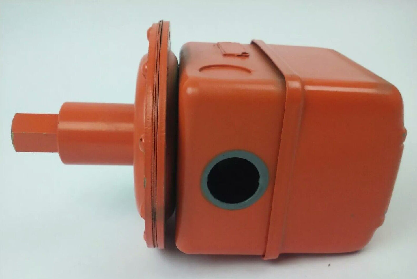 SQUARE D 9016 BMW-1 SER. C VACCUM SWITCH, SET 3-7 IN HG, FORM F, 2P, 3PH, 575V