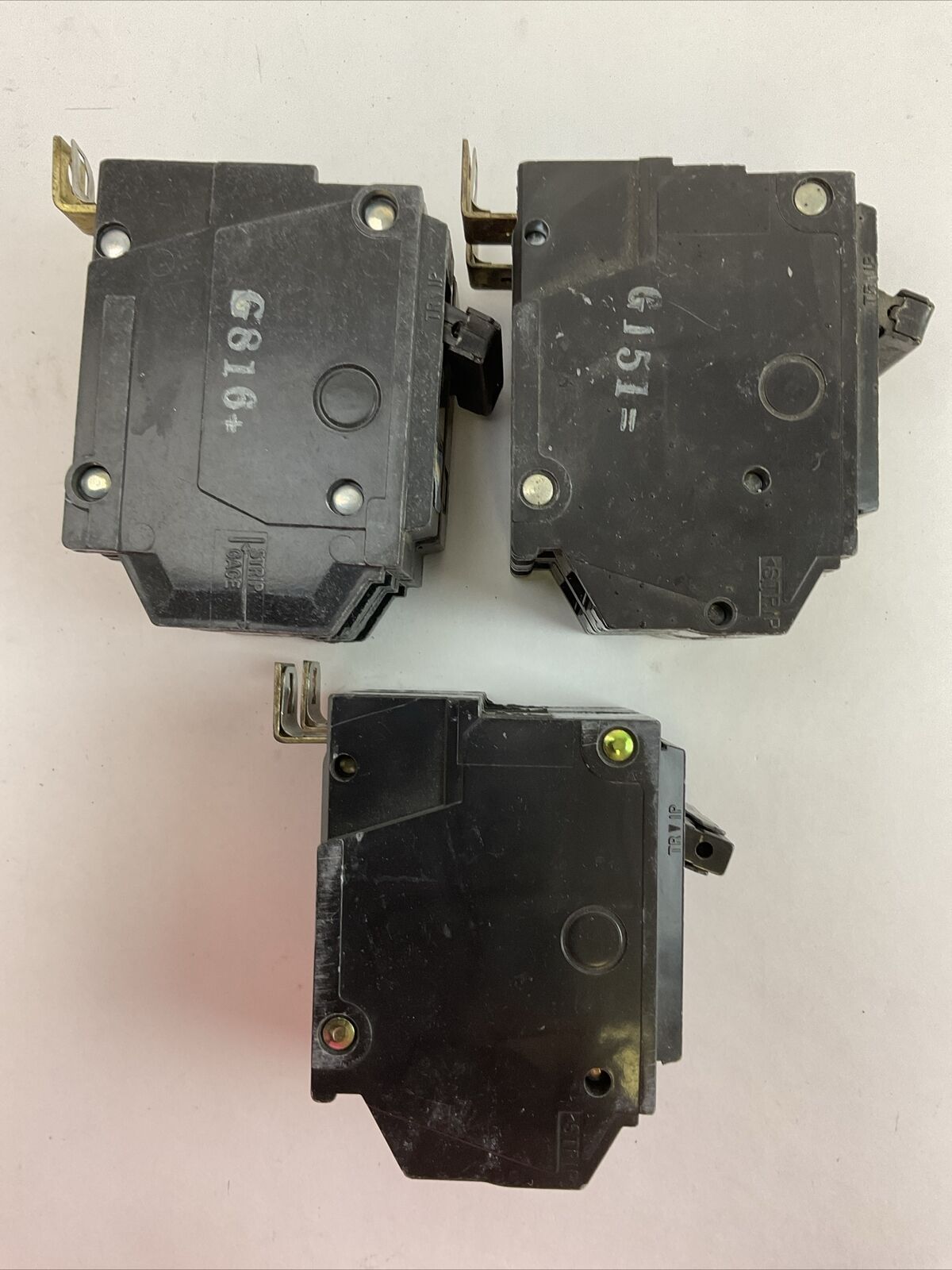GE THQB215 15AMP 120/240VAC 2POLE CIRCUIT BREAKER (LOT OF 3)