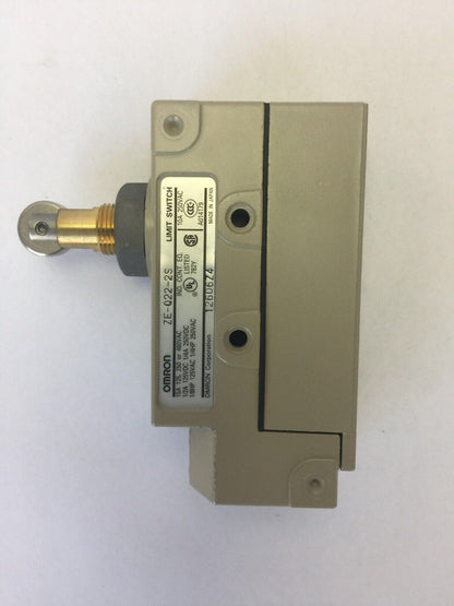 OMRON ZE-Q22-2S LIMIT SWITCH 125/250/480VAC 15A 250VDC 1/4A 250VAC 1/4HP