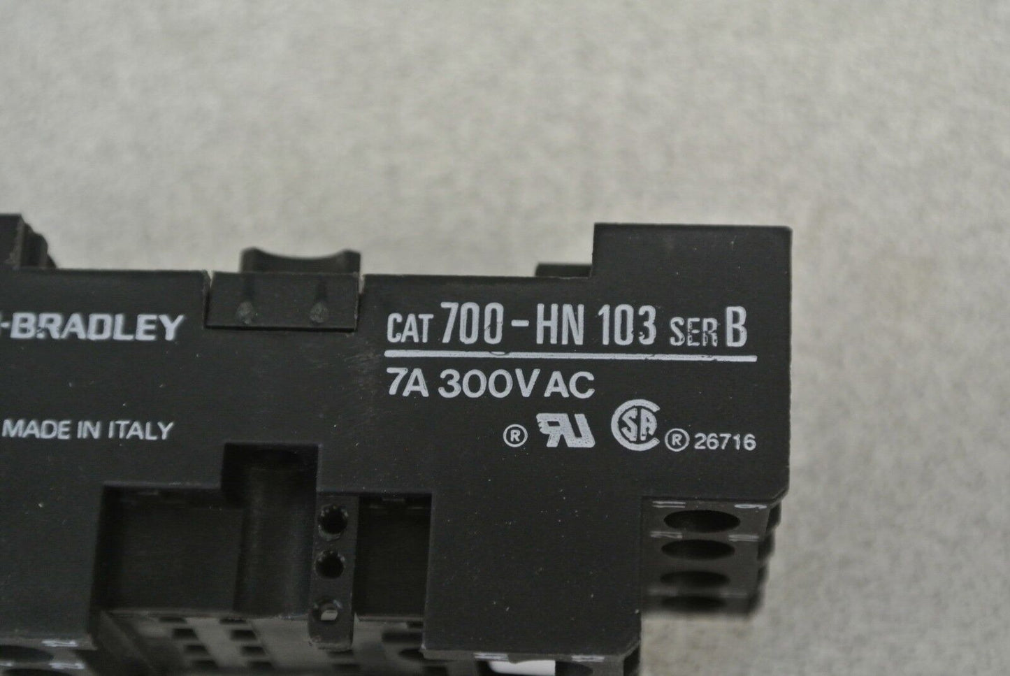 ALLEN-BRADLEY 700-HN103 Ser. B / 14-BLADE SOCKET / BASE / NEW SURPLUS