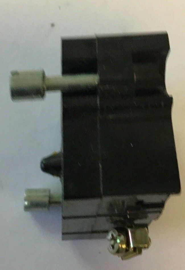 CUTLER-HAMMER 10250T52 CONTACT BLOCK 1N.C. ***LOTOF2***