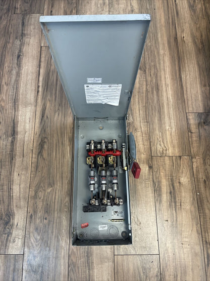 GE TH3363R MODEL 11 FUSIBLE SAFETY SWITCH 100A 600VAC 250VDC 30HP 3P TYPE 3R