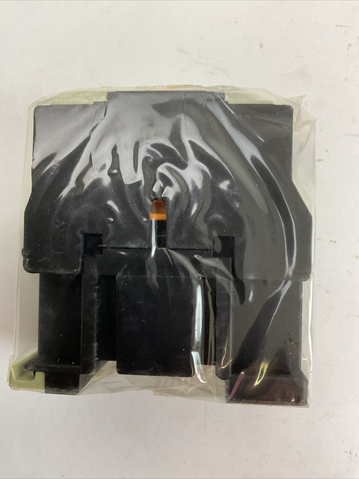 TELEMECANIQUE CA2 DN22G6 CONTROL RELAY 600VAC 10A COIL 120V 60HZ