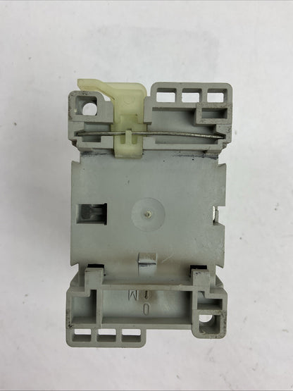 ALLEN BRADLEY 100-C23*10 SER C CONTACTOR 600VAC 30A 3PH 15HP COIL 110V 50/60HZ