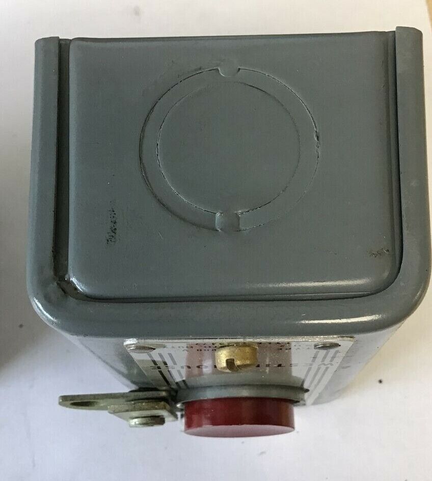 WESTINGHOUSE SD2 PUSH BUTTON STATION STANDARD DUTY 600V